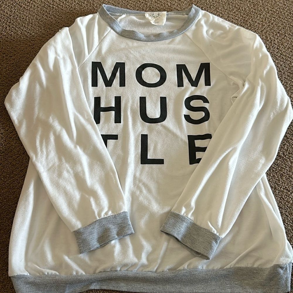 Fantastic Fawn Women’s White ‘Mom Hustle’ Sweatshirt